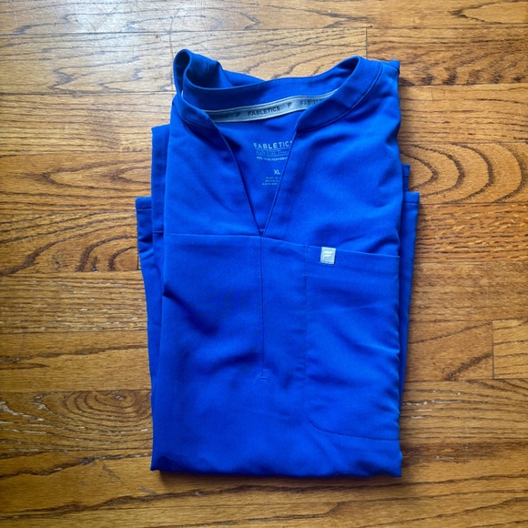 Fabletics Evolve Scrub top in Royal Blue - Picture 1 of 3